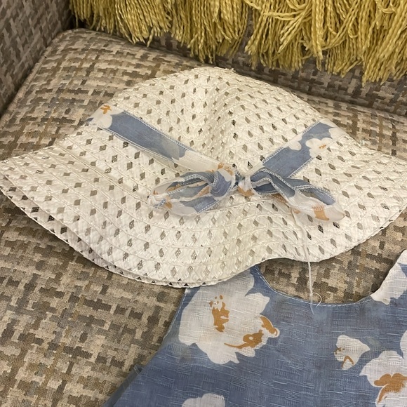 ❤️5/$20 Baby girl dress and hat - Picture 2 of 4